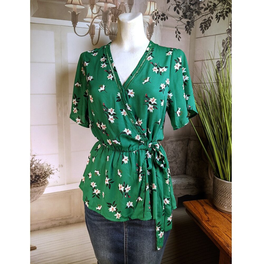 Sienna Sky Green Floral Short Sleeve Peplum Top Women's  Sz Med Elastic Waist